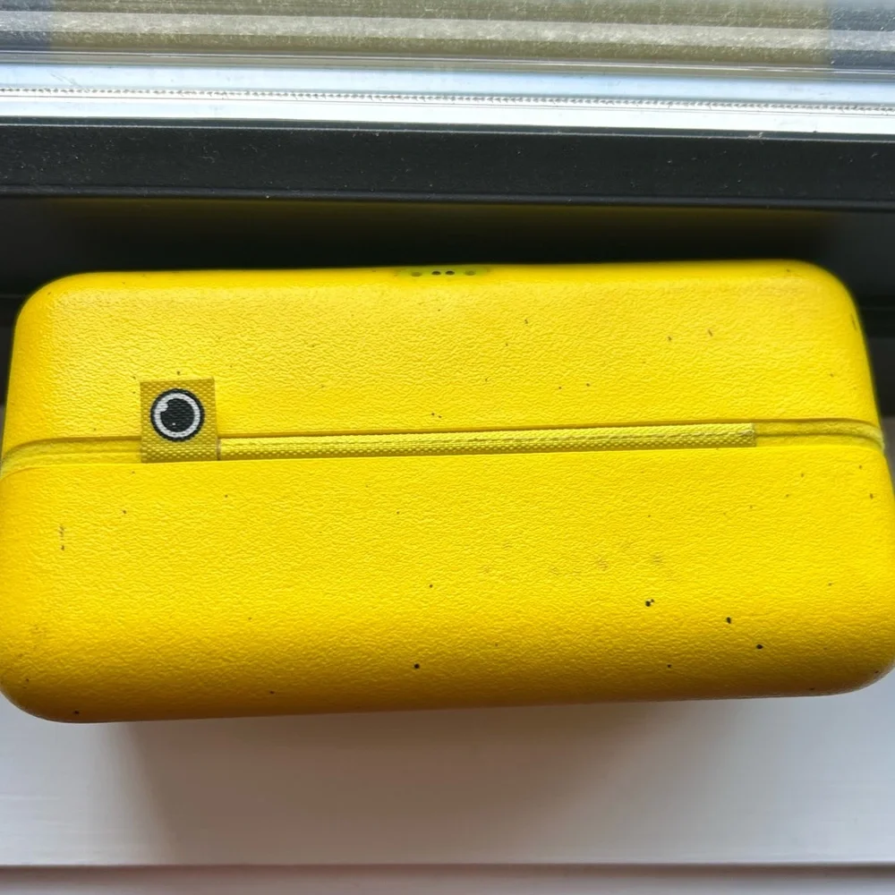 Snapchat Gen 1 Spectacles Black with Yellow Case and Charger